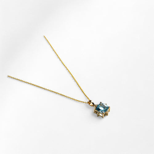 Aquamarine Pendant in Yellow Gold With Diamonds