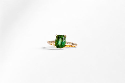 Green Elegance, with radiant Diamonds