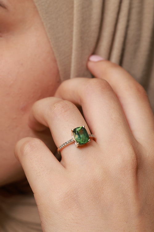 Green Elegance, with radiant Diamonds